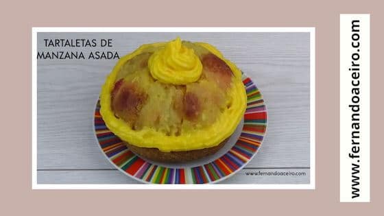 Tartaletas de manzana asada con crema de naranja.